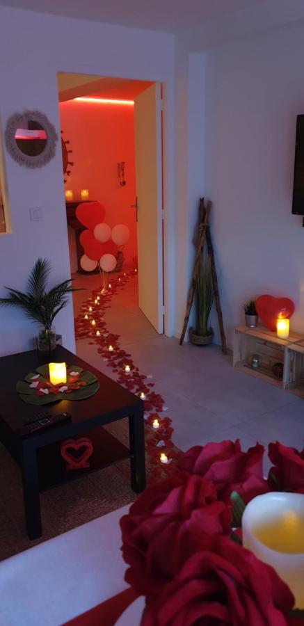 Gites Mas Des Rochers - Romance Tropicale Avec Spa Le Beausset Exterior foto